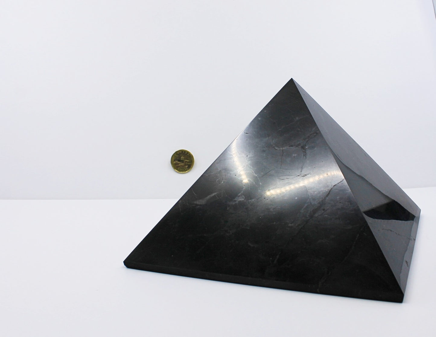 Pyramid 20cm - Shungite