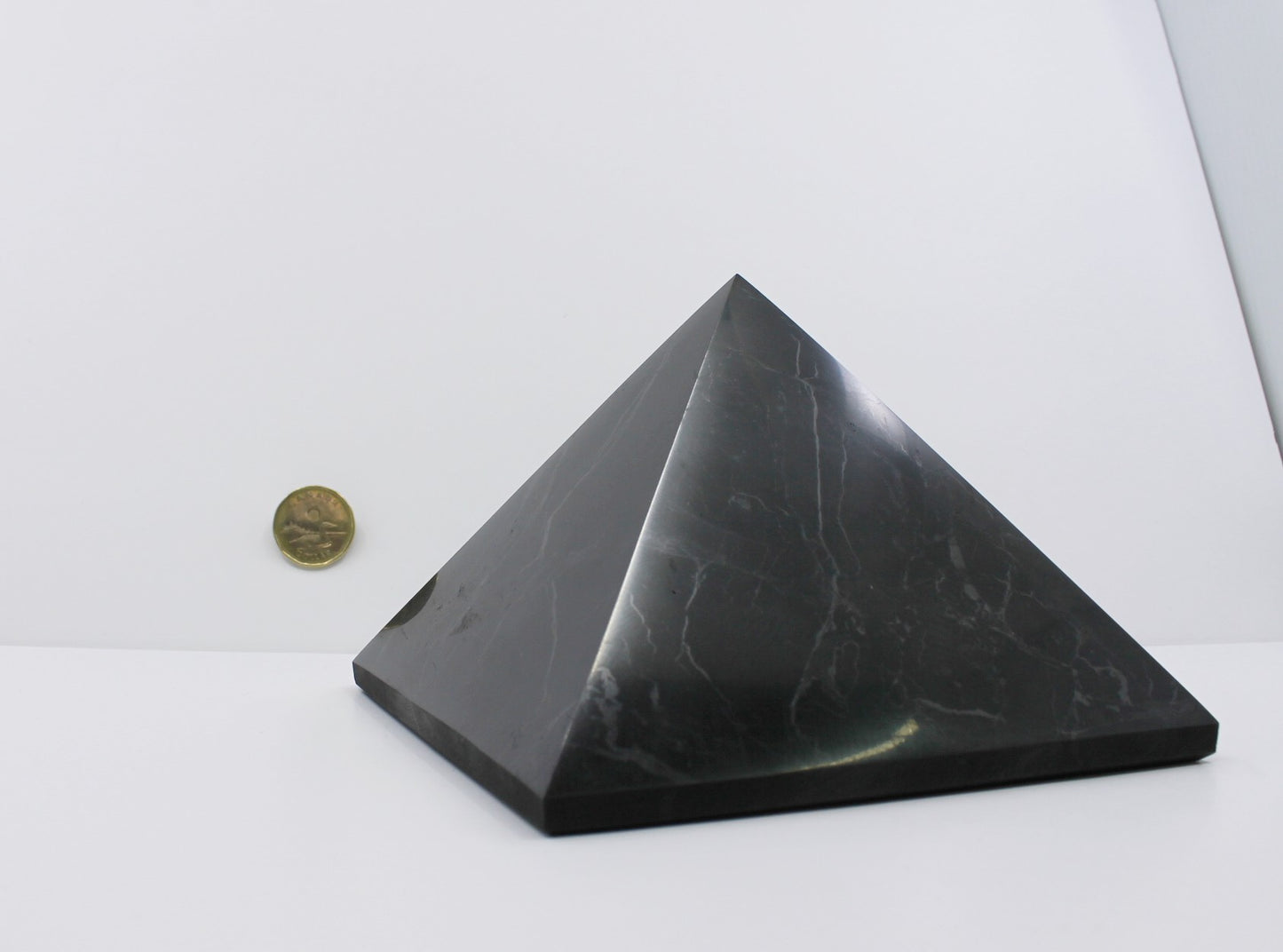 Pyramid 15cm - Shungite