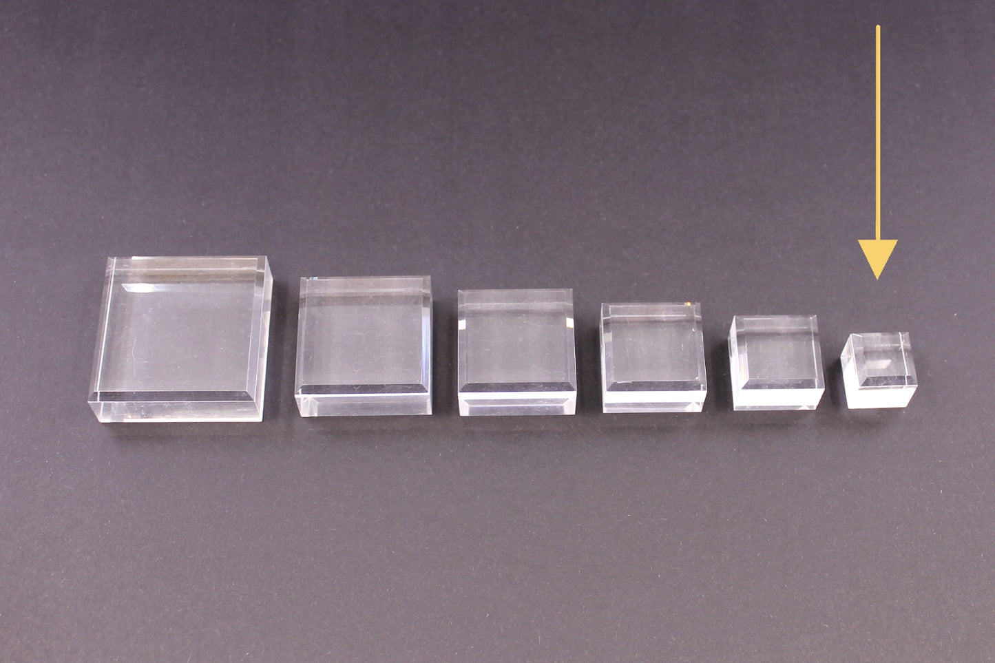 AB 1 (18mm x 18mm x 18mm) - Acrylic Stands
