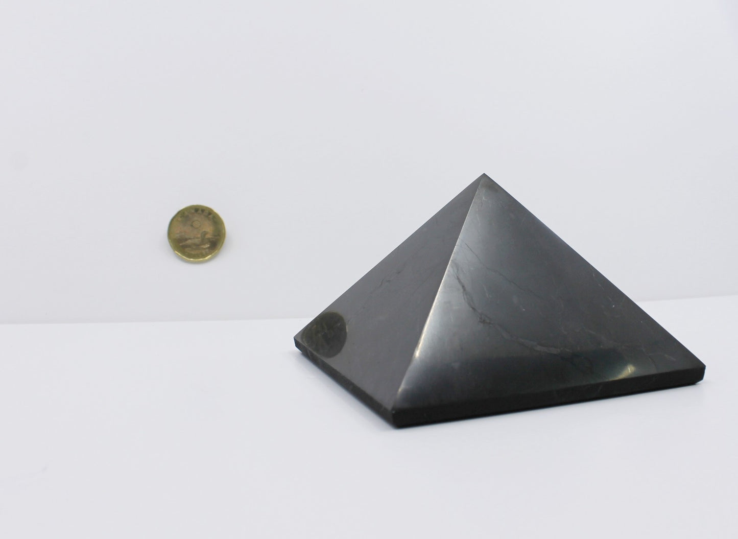 Pyramid 10cm - Shungite